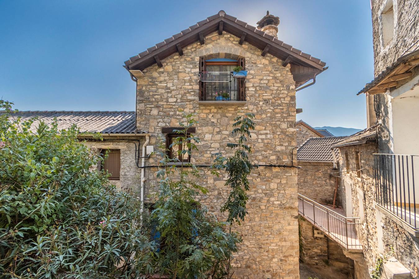 Casa rural 'Casa Pirinea' con vistas a la montaña y Wi-Fi in Belsierre, Puértolas