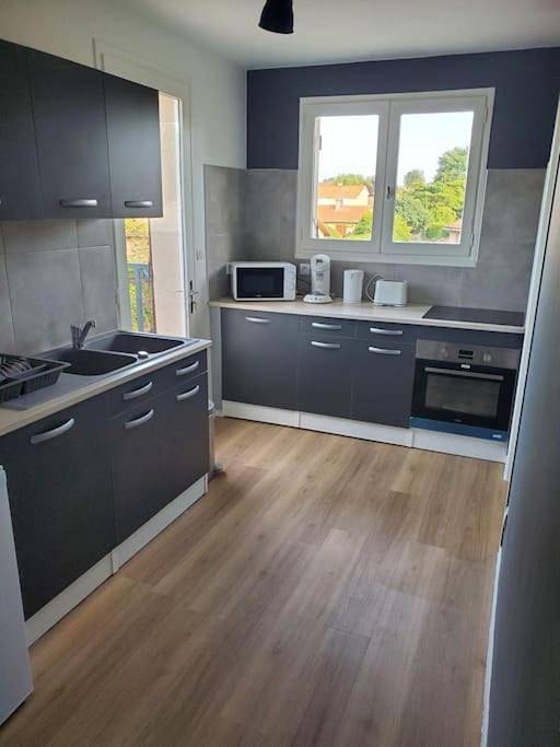 Appartement entier, Appartement moderne et équipé in L'Isle-Jourdain, Toulouse et ses environs