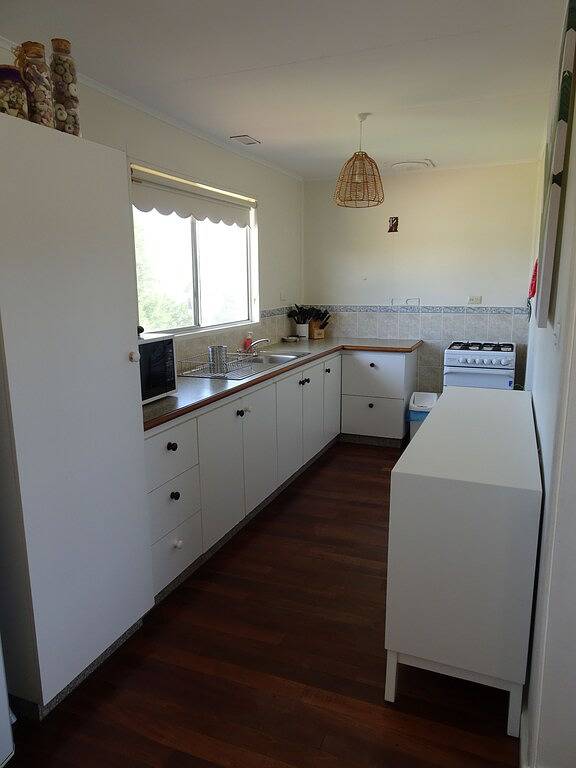 Holiday home for 8 people, with garden and balcony in Jurien Bay