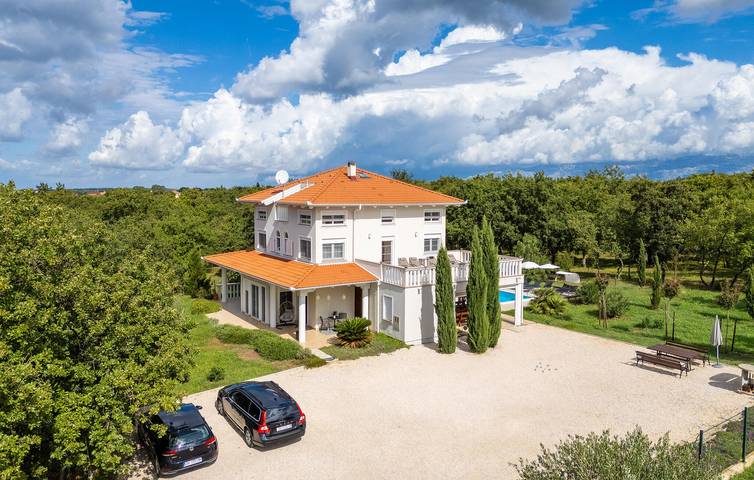 Ferienhaus für 10 Personen, mit Terrasse und Pool in Vrsi