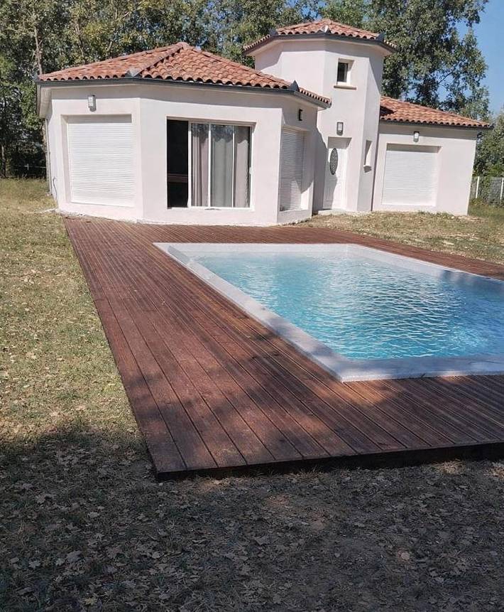 Location de vacances pour 6 personnes, avec terrasse et piscine à Saint-Étienne-de-Tulmont
