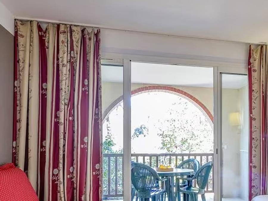 Pierre & Vacances Village Le Rouret en Ardèche - Studio 4 personnes - 1 coin nuit - Terrasse ou balcon in Grospierres, Ardèche