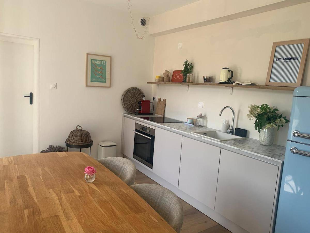 Two-Bedroom House in Vergisson, Région de Mâcon