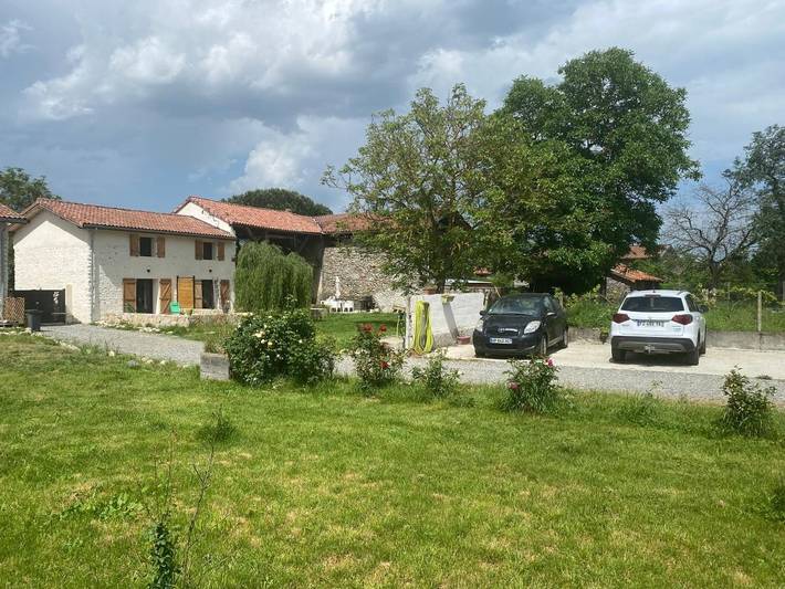 Gîte pour 6 personnes, avec jardin dans Bordes-de-Rivière