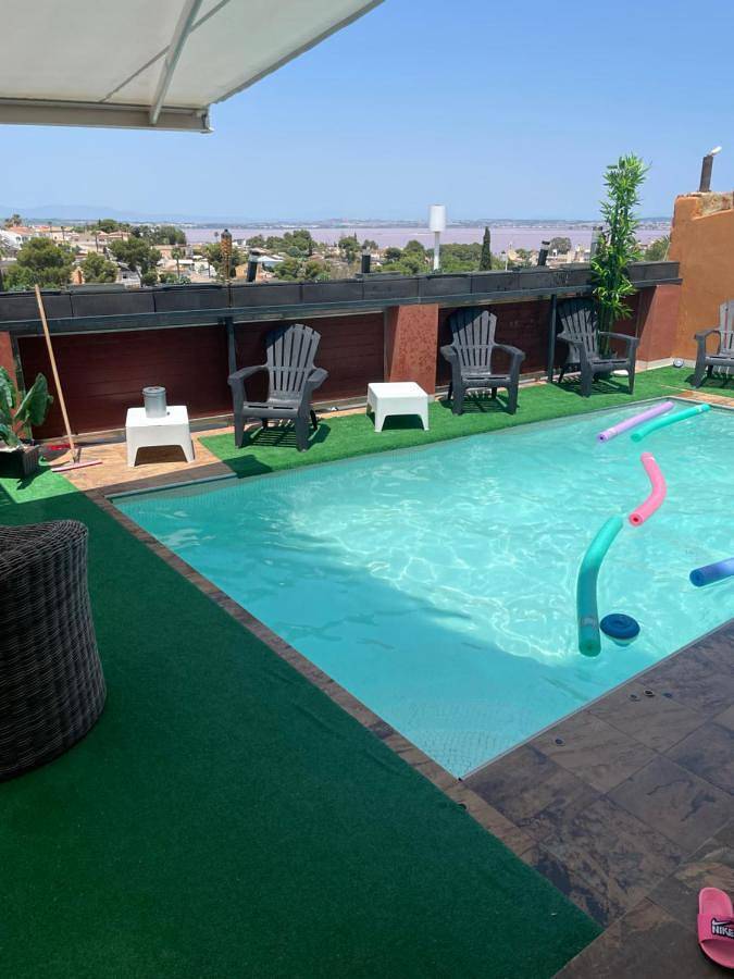 Chalet para 8 personas, con Balcón y Terraza además de Jardín y Piscina en Los Balcones