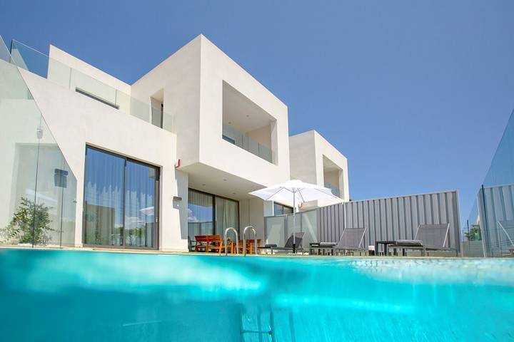Villa voor 10 personen, with Balkon and Terras as well as Zwembad in Chania