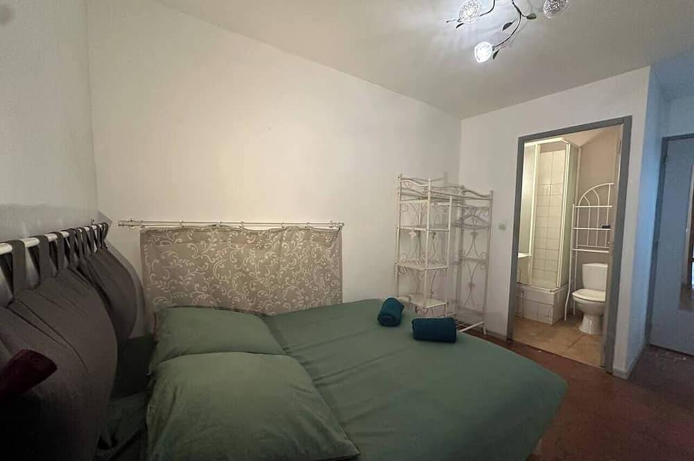 Entire apartment, Chez Monique - 1Br in historic city center, mairie square in Aix-en-Provence, Aix-en-Provence region