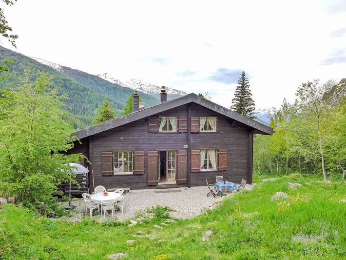 Ferienwohnung für 10 Personen, mit Balkon und Terrasse sowie Garten in Törbel