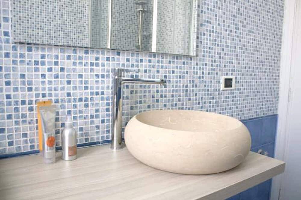 Entire apartment, La Vela Apartment, 20 meters from the sea! in Conchiglie-Alto Lido, Gulf of Taranto