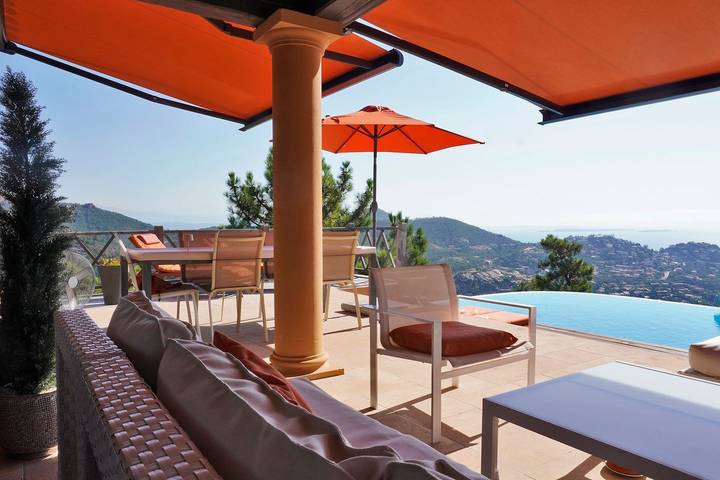 Côte d’Azur pur: Exklusive Villa mit Pool und einem Meerblick zum Träumen in Théoule-sur-Mer, Costa mediterránea (Francia)