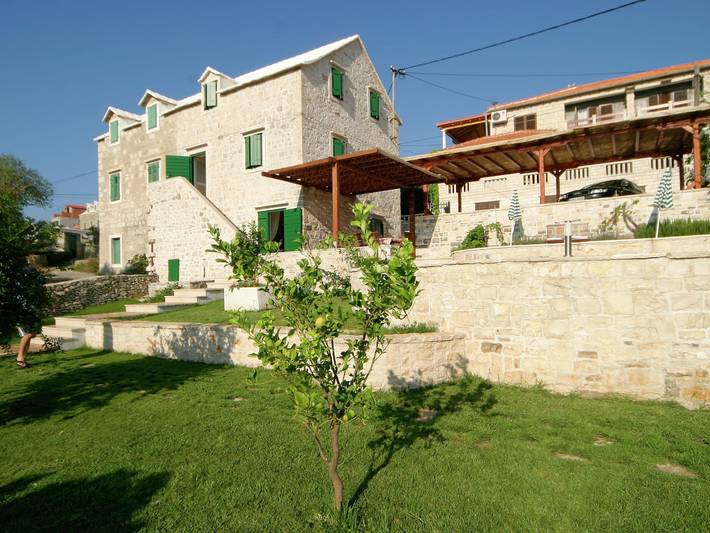 Villa pour 8 personnes, avec terrasse ainsi que jardin et piscine à Sumartin - 4