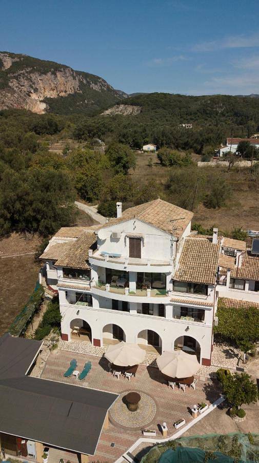 Gîte pour 6 personnes, avec vue ainsi que jardin et piscine dans Liapádes - 4