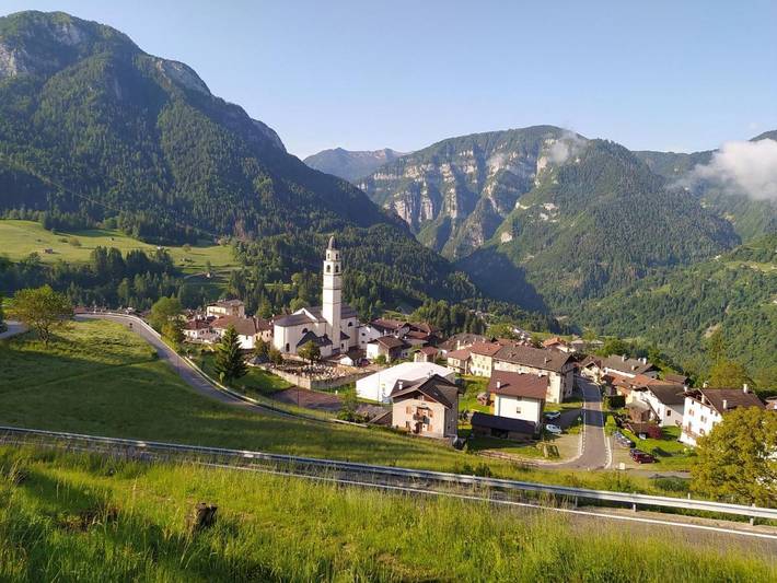 Gîte pour 6 personnes, avec jardin et vue, animaux acceptés à Canal San Bovo