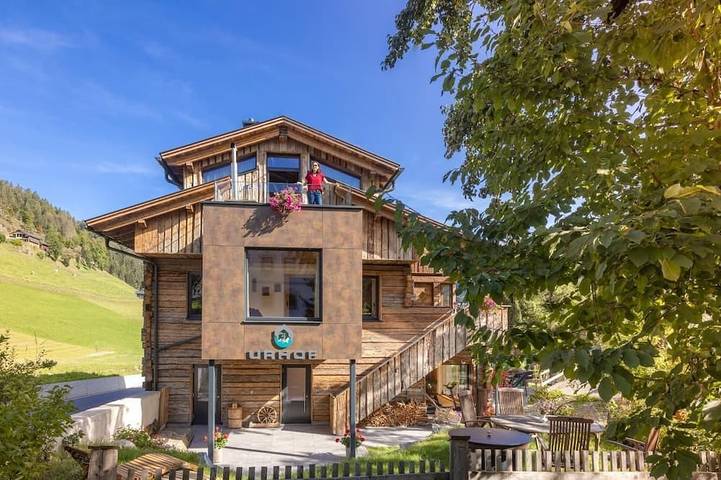 Chalet für 5 Personen, mit Balkon und Whirlpool sowie Garten und Pool