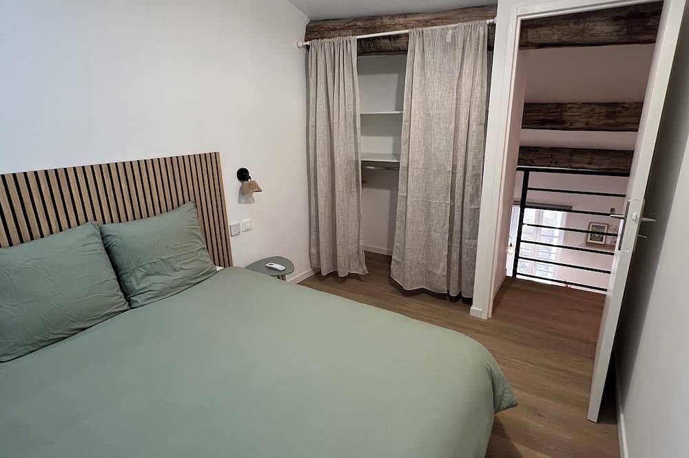 Apartamento entero, Le Loft du Canal du midi: 120m2 Design Garage 60m2 and private Vae bike room in Capestang, Canal del Mediodía