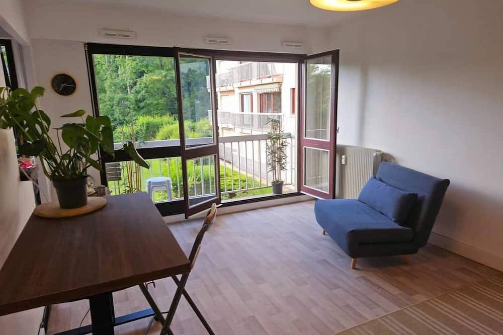 Entire apartment, Park view, relax and unwind! Near Paris center and Disneyland in Fontenay-sous-Bois, Val-de-Marne