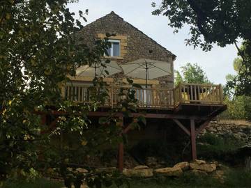 Gîte pour 4 personnes, avec vue ainsi que piscine et jardin à Le Buisson-de-Cadouin