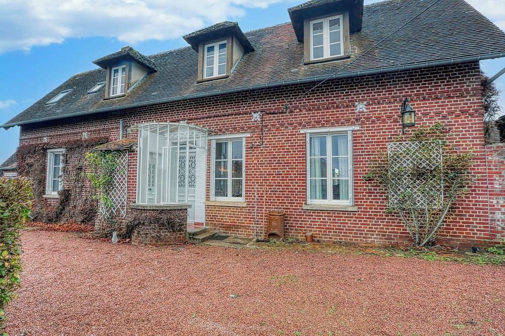 Spacious house for 8 people with garden in Saint-Germain-la-Poterie, Oise