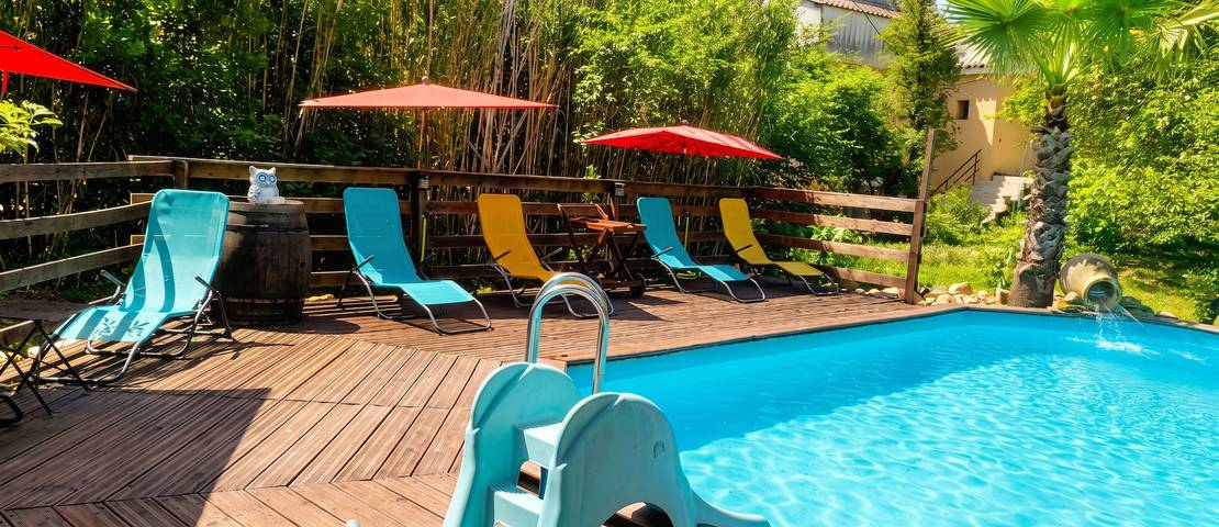 Appartement de vacances pour 4 personnes, avec Balcon/Terrasse et Jardin ainsi que Piscine et Vue sur le lac dans le Vaucluse