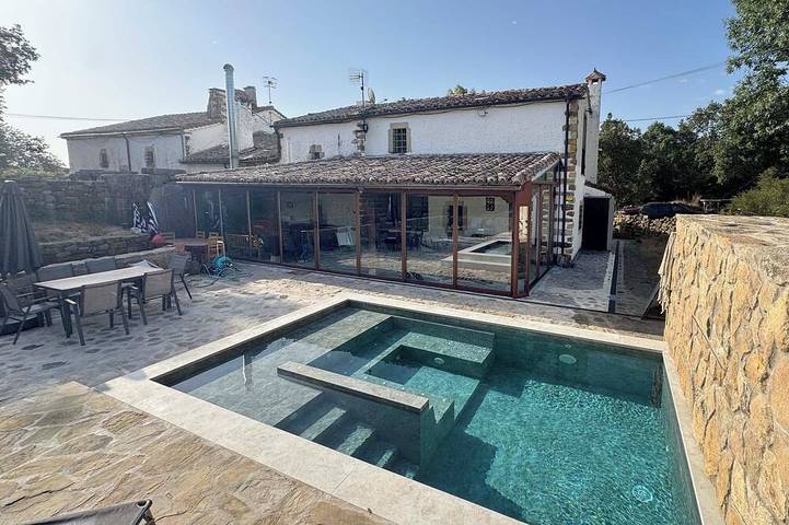 Maison de vacances pour 10 personnes, avec terrasse ainsi que jacuzzi et jardin, animaux acceptés - 1
