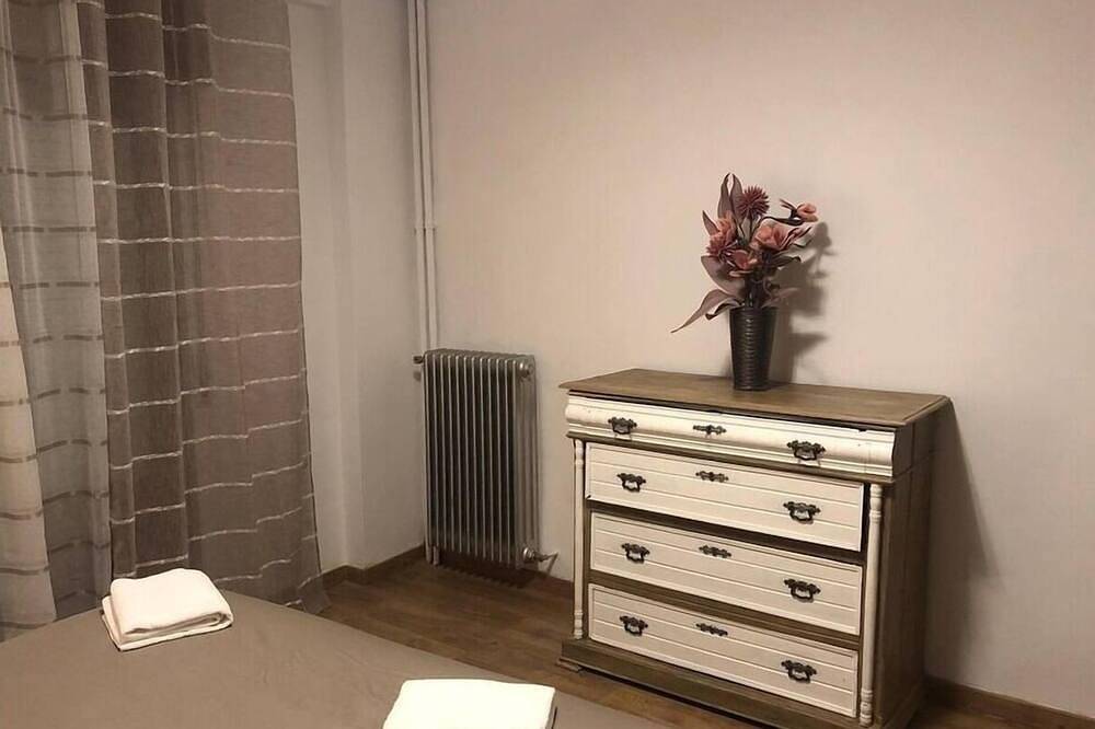 Entire apartment, 3-bedroom apartment in charming Soria with Wifi in Soria, Soria Province