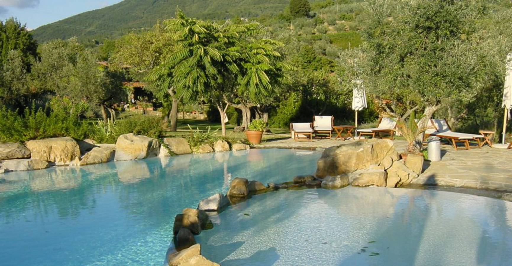 Orcio – Monolocale romántico con terraza privada junto a la piscina in Reggello, Valdarno