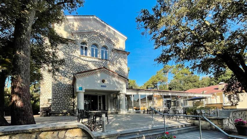 Club vacances pour 6 personnes, avec jardin ainsi que terrasse et piscine en Charente-Maritime - 2