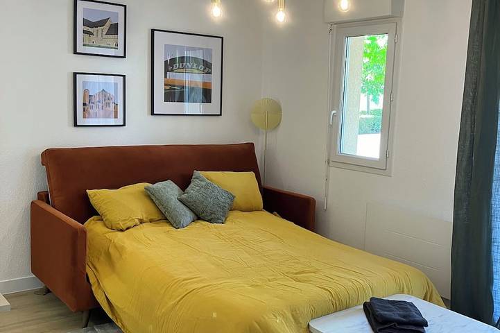 Apartamento entero, Apartment for 2–4 people, a 10-minute walk from the 24H du Mans racetrack, with private parking in Le Mans, Sarthe