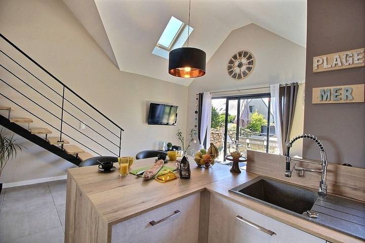 Gîte pour 6 personnes, avec terrasse et jardin à Trégastel - 4