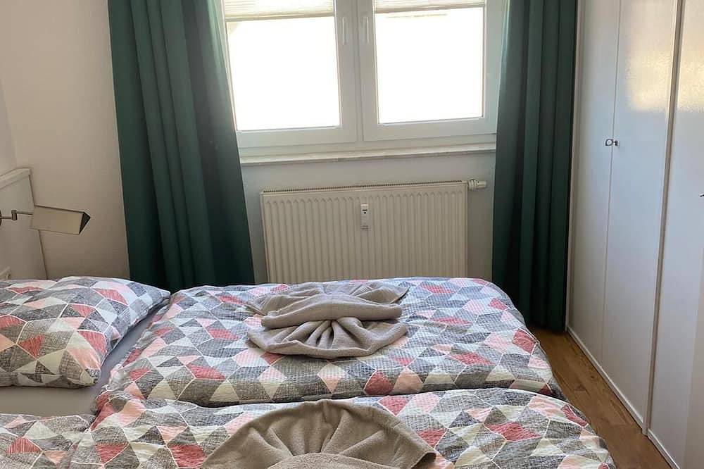 Ganze Wohnung, Ganz nah am Meer und km-langen Sandstrand; hell und ruhig am Waldrand, Balkon in Zempin, Usedomer Norden