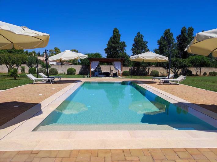 Entire apartment, Apartment 'Villa Tubola - Suite' with Balcony, Wi-Fi and Air Conditioning in Lizzanello, Lecce Province