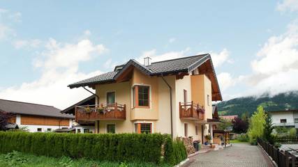 Ferienwohnung für 4 Personen, mit Garten und Seeblick sowie Terrasse, mit Haustier in Altenmarkt im Pongau