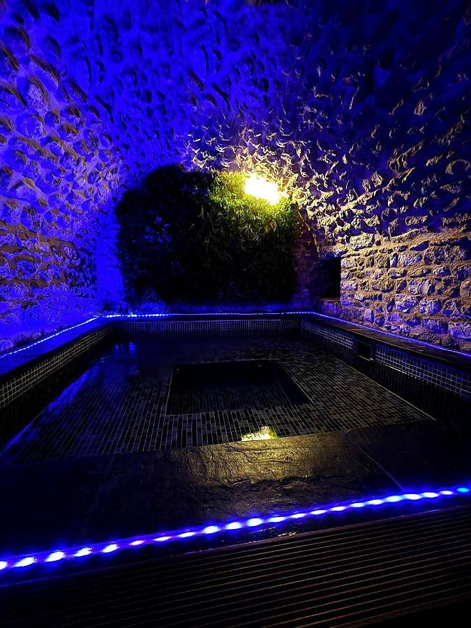 Location de vacances pour 10 personnes, avec Jacuzzi et Terrasse ainsi que Jardin et Piscine dans Villampuy