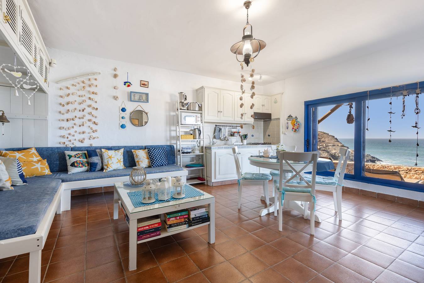 Casa de vacaciones 'Mar y Siesta' con vistas al mar, terraza privada y Wi-Fi in Playa Ajuy, Pájara