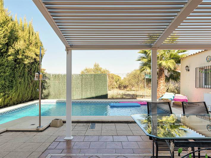 Ferienhaus für 6 Personen, mit Terrasse und Pool, kinderfreundlich - 1