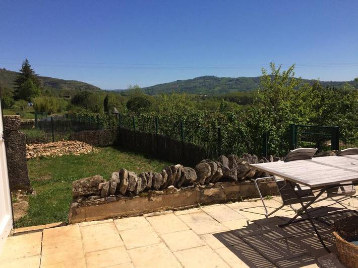 Gîte pour 4 personnes, avec jacuzzi ainsi que piscine et jardin, adapté aux familles à Castelnau-de-Mandailles - 2