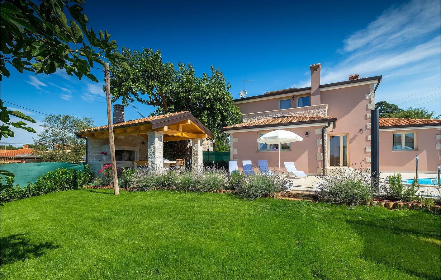 Gemütliche 150 m² große Wohnung mit Pool und WLAN in der Nähe des Stadtzentrums und von Restaurants in Kosinozici, Porec und Umgebung