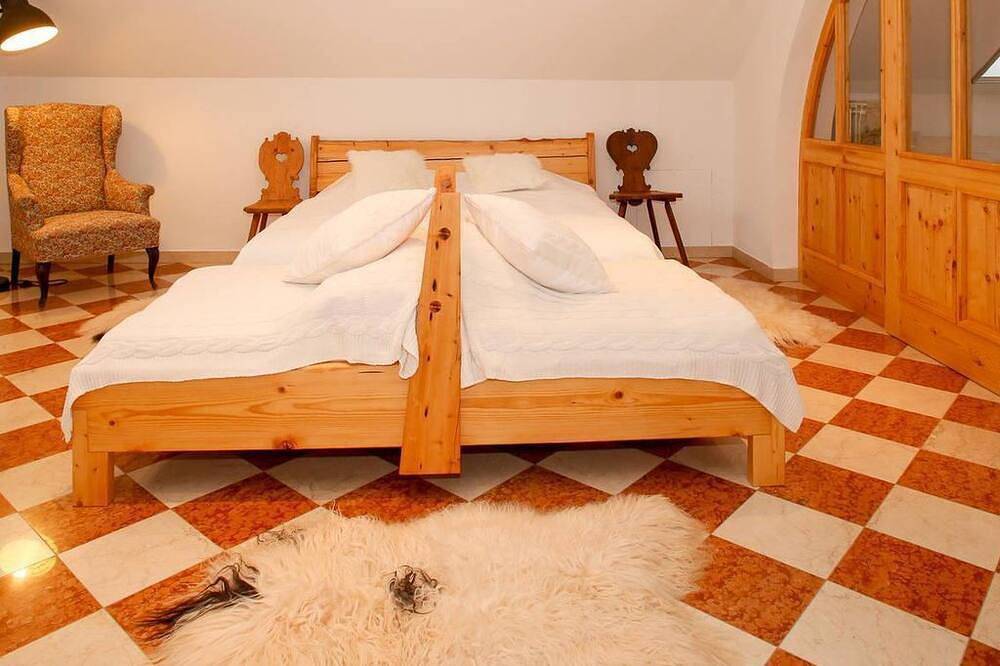 Ganze Wohnung, Ferienwohnung mit antikem Charme - Appartement 2, Dusche, Wc, 2 Schlafräume in Neusiedl am See, Neusiedlersee-Hügelland