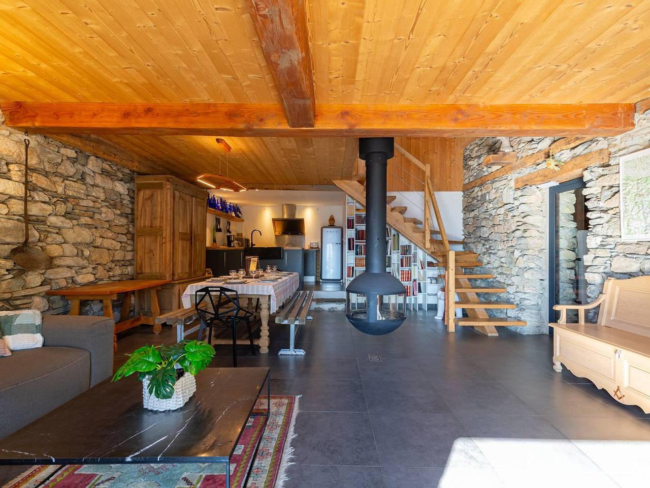 Pyrenean chalet in Soulan for 12 ppl., Wifi, close to skiing in Saint-Lary-Soulan, Pyrenees National Park