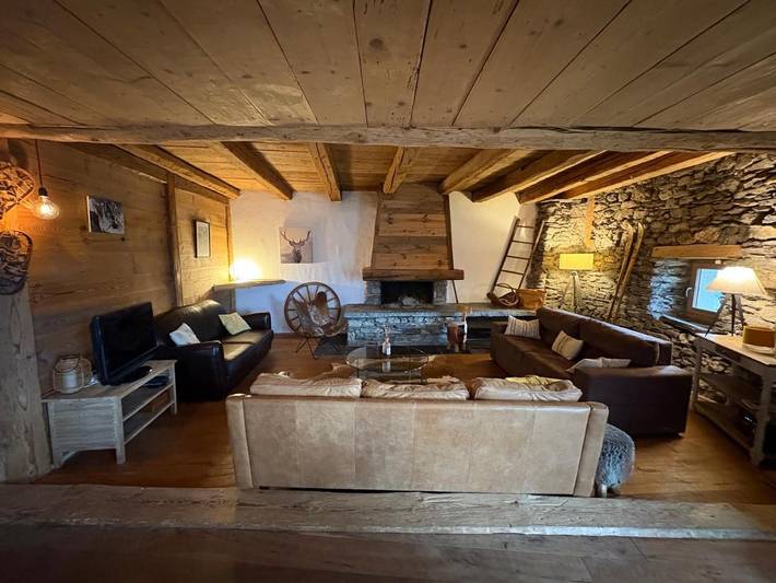 Gîte pour 13 personnes, avec terrasse et vue à Séez - 2