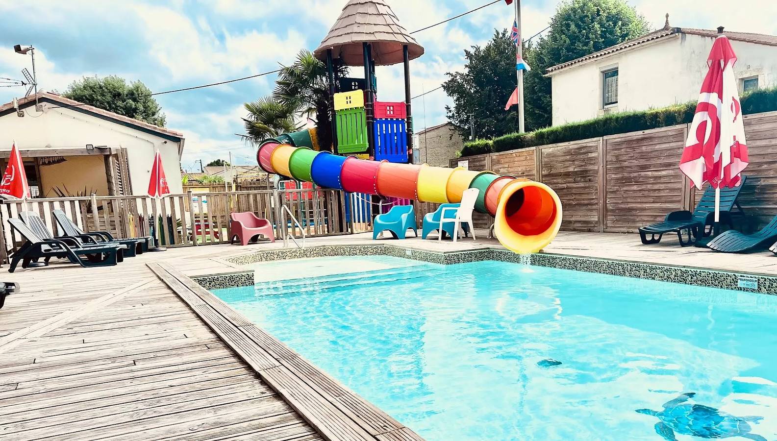 Mobil-home Super Vénus 3 Pièces 4 Personnes + Tv in Surgères, Région de Rochefort