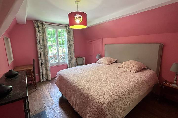 Gîte des 3 chênes : Nichée dans une clairière en plein parc régional du Vexin in Chambly, Oise