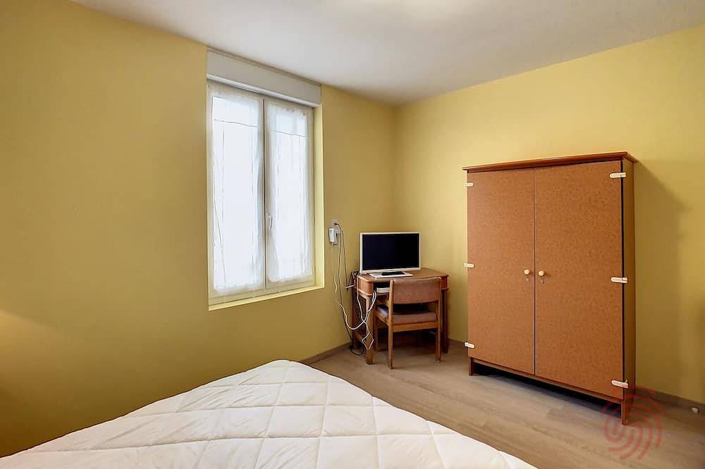 Appartement entier, Charmant F2 climatisé avec terrasse, proche Thermes, parking privé, animaux acceptés in Lamalou-les-Bains, Région de Béziers