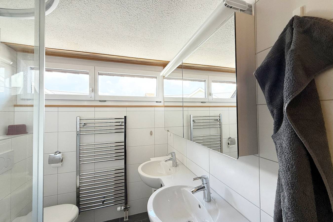 Ganze Ferienwohnung, Haus Domo - Og - 4.5-Zimmerwohnung Dusche/Balkon in Quarten, Churer Rheintal