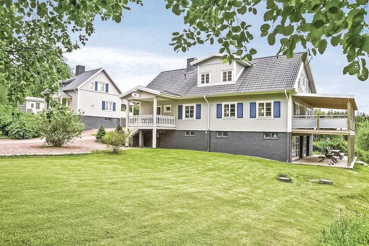 Ferienhaus für 12 Personen, mit Garten und Terrasse sowie Sauna in Östergötland