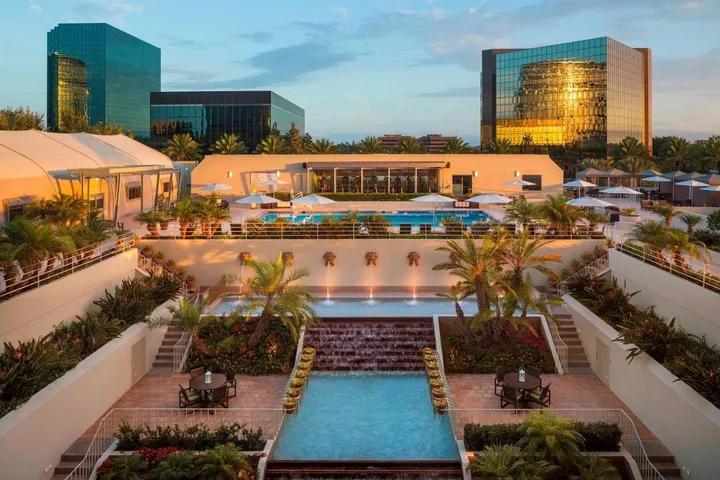 Hotel para 2 personas, con jardín y piscina - 1