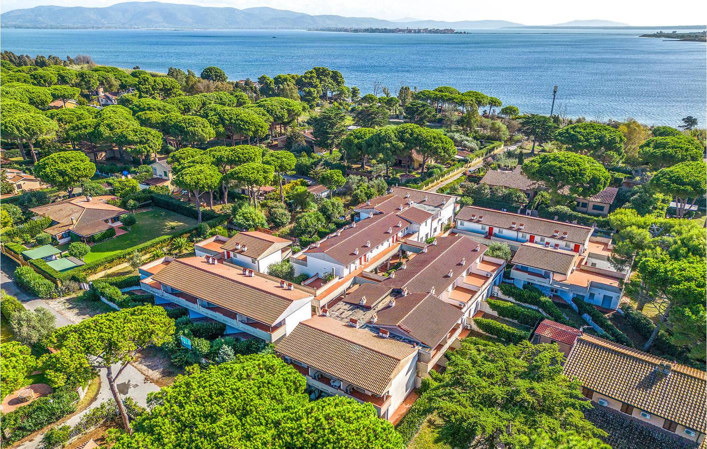 Entire holiday apartment, Beachside Haven with AC, Parking & Internet in Giannella, Grosseto Province