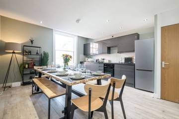 Apartment for 22 People in Liverpool, Merseyside, Photo 3