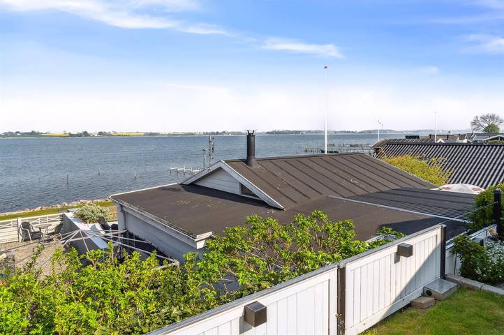 Ferieudlejning for 4 personer, med terrasse i Munkebo