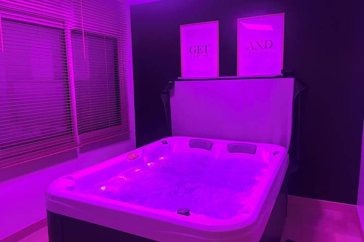 Villa pour 2 personnes, avec jardin ainsi que jacuzzi et terrasse - 1